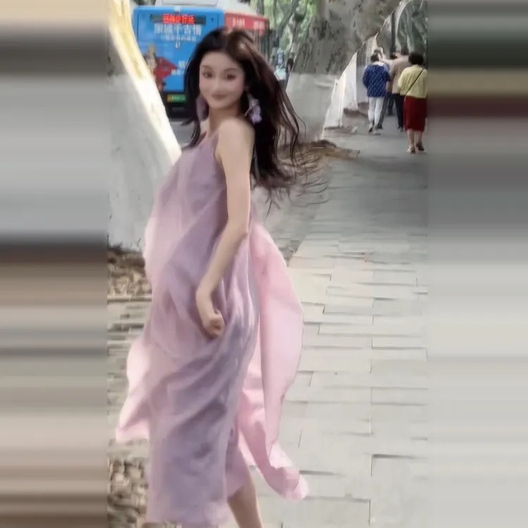 海边度假紫色挂脖吊带露背连衣裙子女夏2025新款女生韩系ins衣服