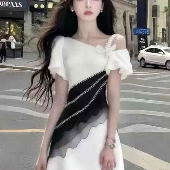 新款时尚温柔知性风别致设计感斜领收腰连衣裙显瘦减龄氛围感女装