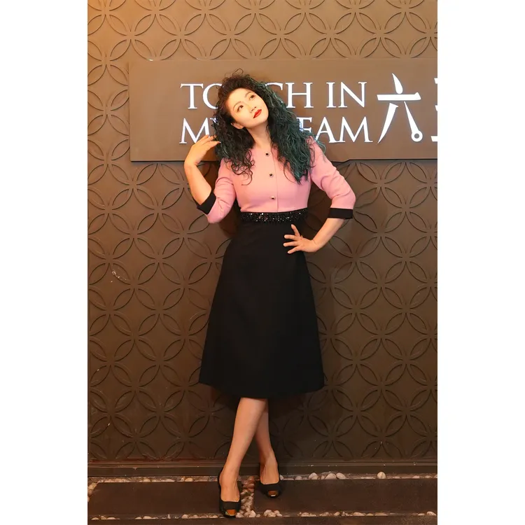 【六丑】新款高级感时尚气质重工粉黑拼亮片连衣裙410LYQ0619