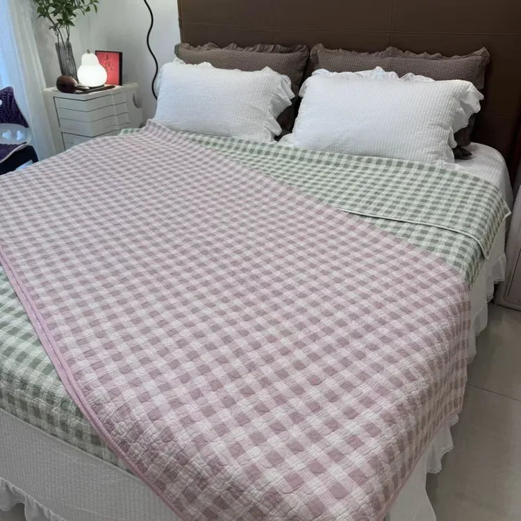 90~150~180斜纹棉小灰格小粉格床盖可铺可盖绗缝夹棉床盖