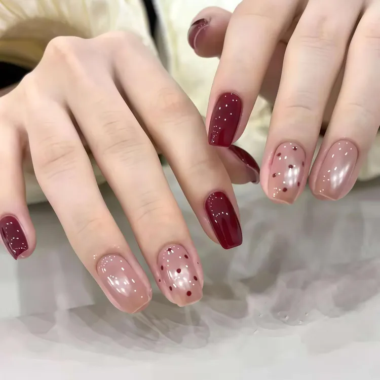 2025新款手工红色波点秋冬穿戴甲显白气质百搭高级感美甲贴片可拆