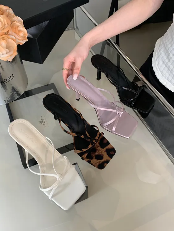 王小晓新品！豹纹小众法式高跟鞋细带一字拖鞋外出2025款气质凉拖