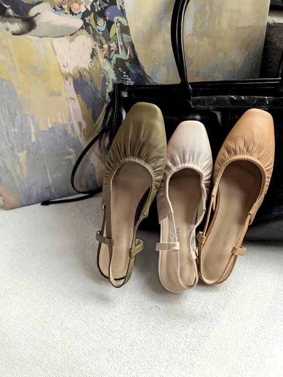 2025春夏法式褶皱包头平底时装凉鞋包头凉鞋一脚蹬软底软面百搭女