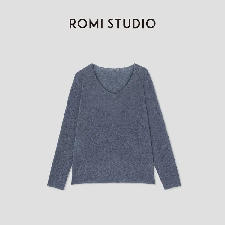 ROMI STUDIO-B “内外兼备”美利奴羊毛V领灰蓝色针织毛衣23AWM024