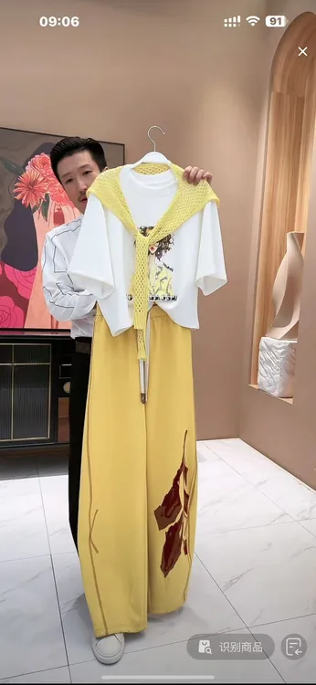 【LIANG哥女装】2025《皎洁》欧版轻薄象牙白印花披肩T恤7757A/5998A