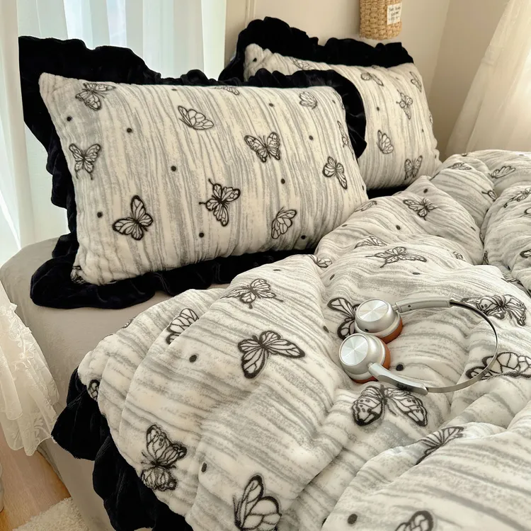 2025新款烂花牛奶绒花边款四件套保暖锁温双面绒工艺款加厚床上用