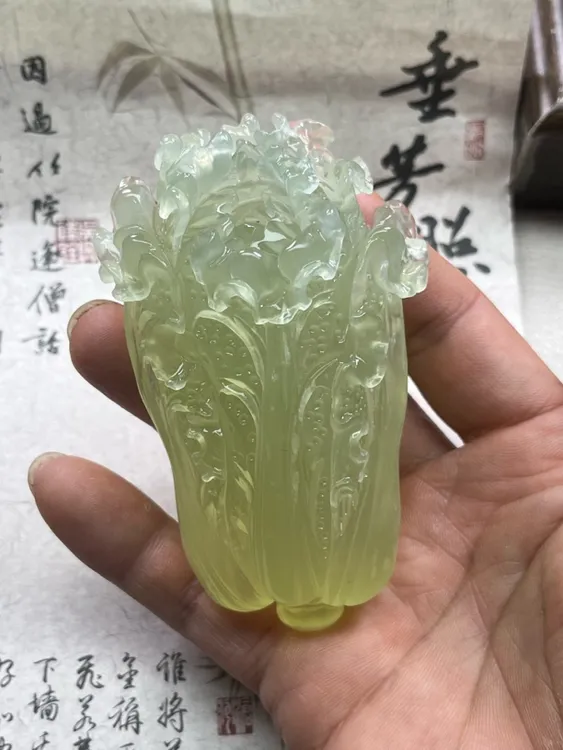 天然岫玉，白菜，百财俱来，坐地生财手把件，尺寸高93mm
