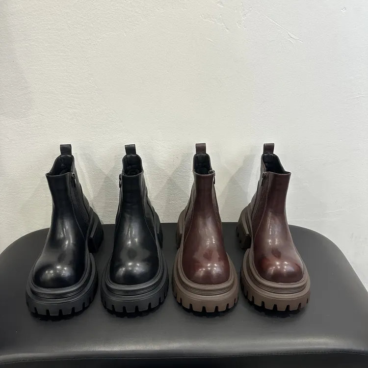 2025秋冬新款摔纹皮靴子英伦风短筒秋冬季复古厚底烟筒靴马丁靴