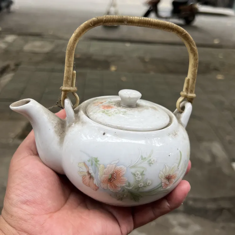 早年老瓷壶年代不详