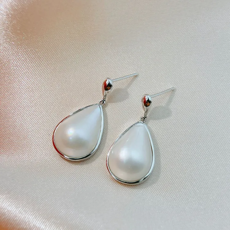 天然海水水滴白色马贝珍珠耳钉银S925镶嵌简约时尚设计灵动耳坠