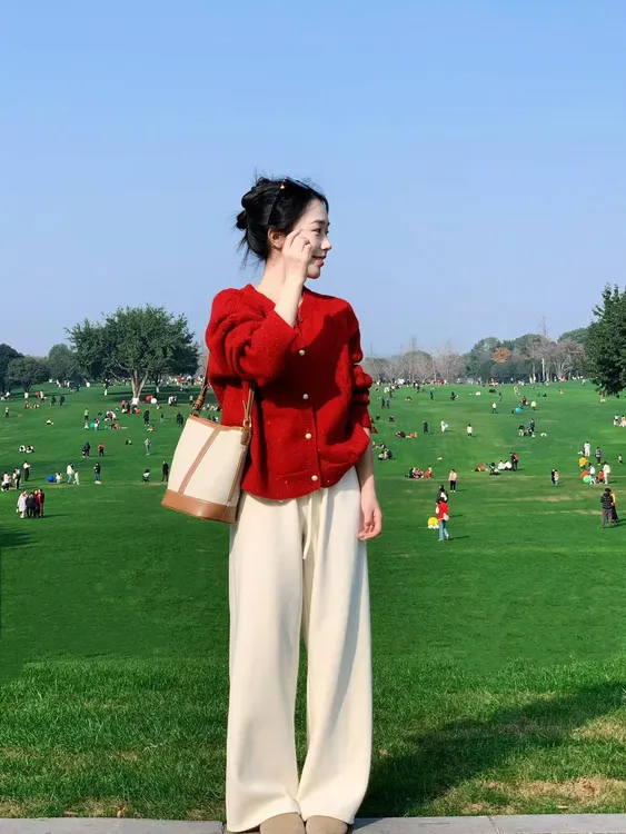 新年氛围感红色复古金扣亮丝麻花保暖毛衣2025春季新款百搭休闲裤