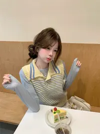 奶黄色翻领条纹撞色针织马甲背心女秋冬季叠穿蓝色打底衫两件套装