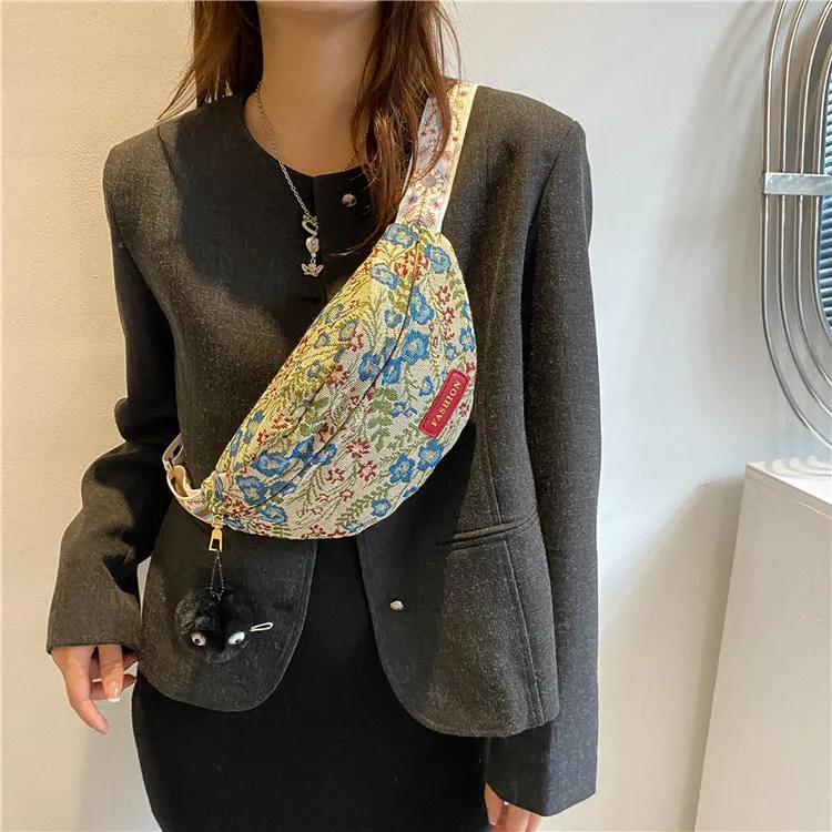 高级感小包包女包新款潮时尚春秋季小众复古宽带斜挎包胸包腰包