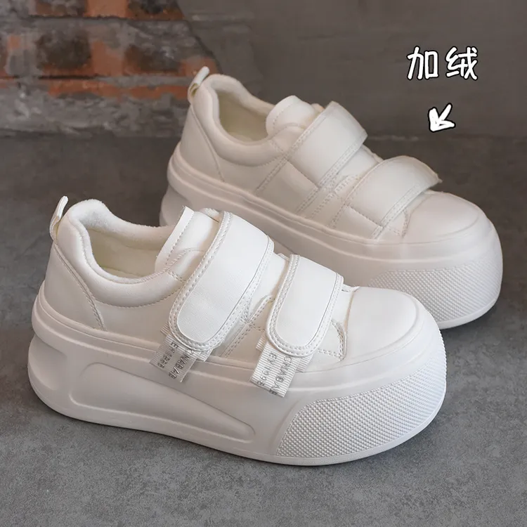 欧洲站巨好看超火魔术贴小白鞋女2025冬季加绒休闲百搭运动板鞋潮