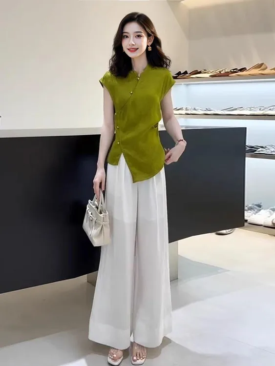 2025夏季气质优雅穿搭高级感不规则设计感绿色显白修身收腰上衣女