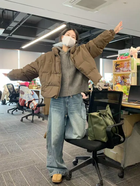 2024冬季新款咖色立领棉服外套连帽针织开衫外套复直筒牛仔裤套装