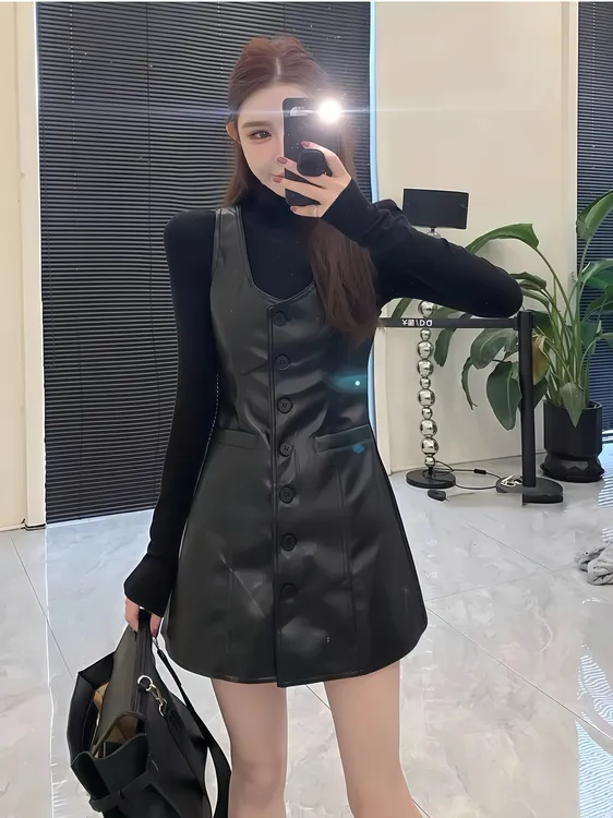 气质高级感PU皮吊带连衣裙女早秋新款时尚百搭小个子黑色短裙