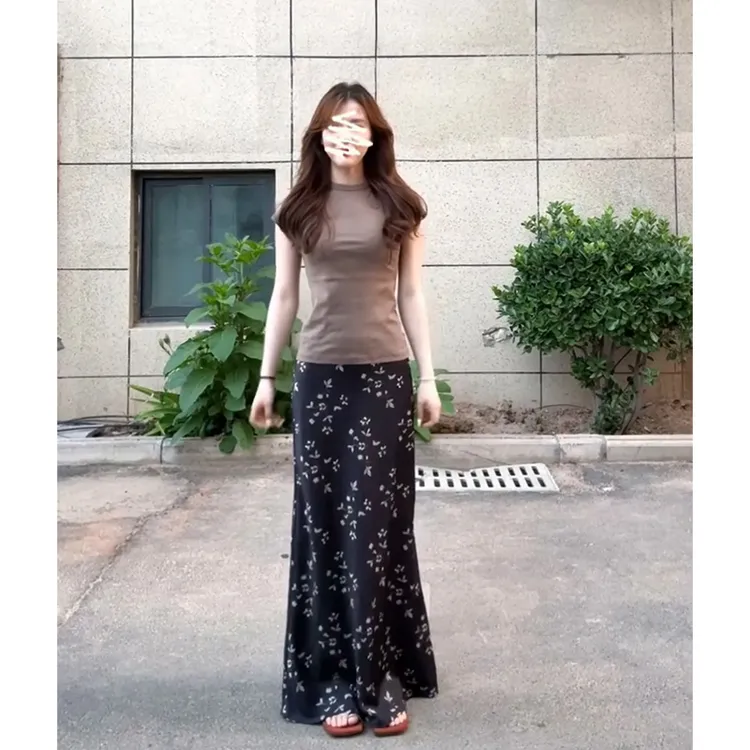 2025夏季新款女法式气质修身圆领T恤上衣百搭高腰碎花开叉半身裙