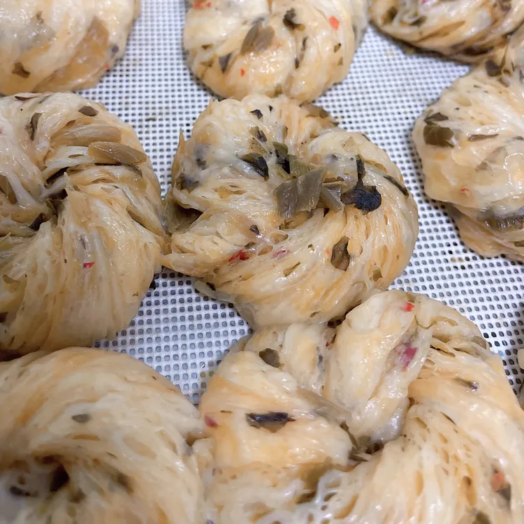 云南手工 早餐破酥千层迷你酸菜小花卷500克20个