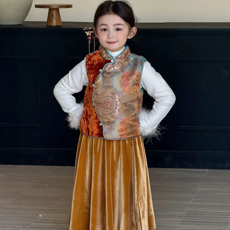 2025冬季新款儿童新中式复古改良宋锦提花夹棉旗袍女宝马甲拜年服