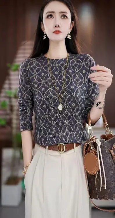 【洒银亮片】时尚套头款长袖绒衫气质秋冬宽松打底衫百搭印花W512