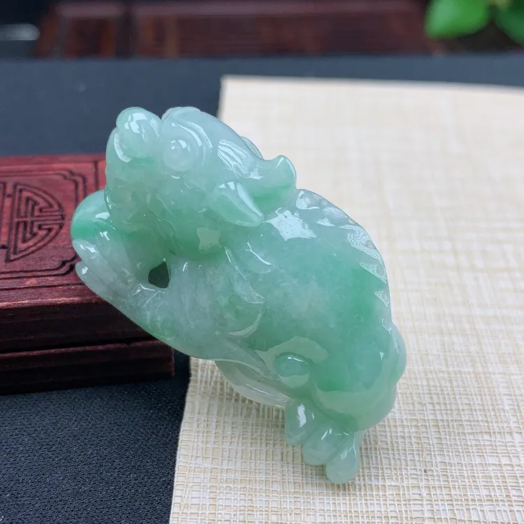 优惠缅甸纯天然A货翡翠老坑料精雕飘花绿色招财进宝貔貅吊坠