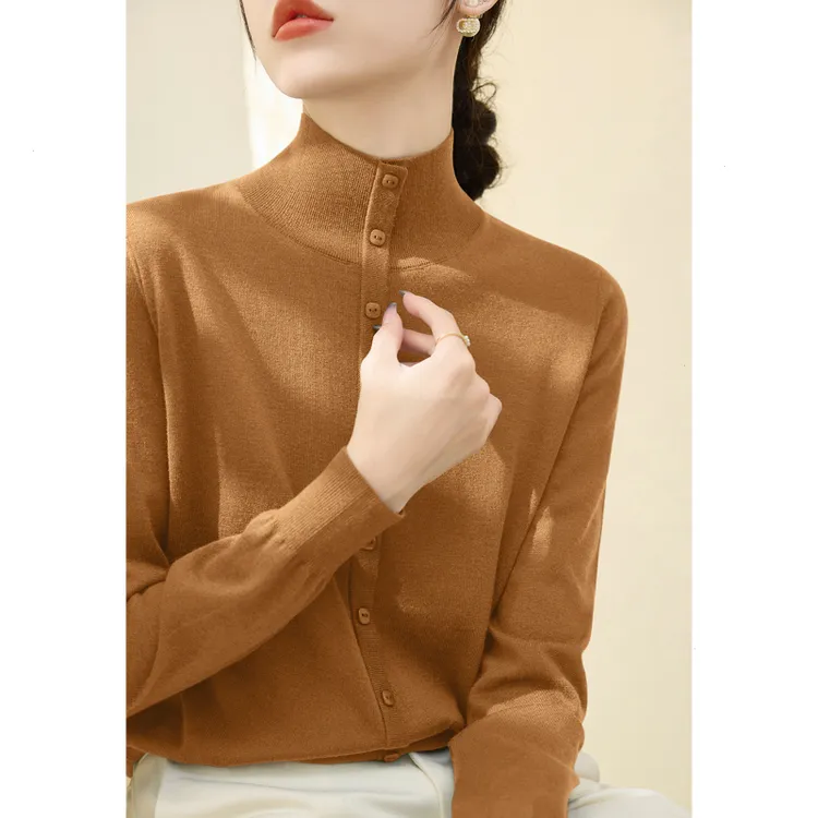 秋冬纽扣设计半高领宽松长袖打底新款小众显白内搭气质针织上衣女