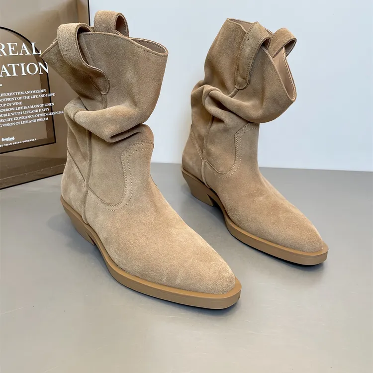 欧洲站2025新款磨砂牛皮中筒短靴女尖头粗跟西部牛仔靴褶皱堆堆靴