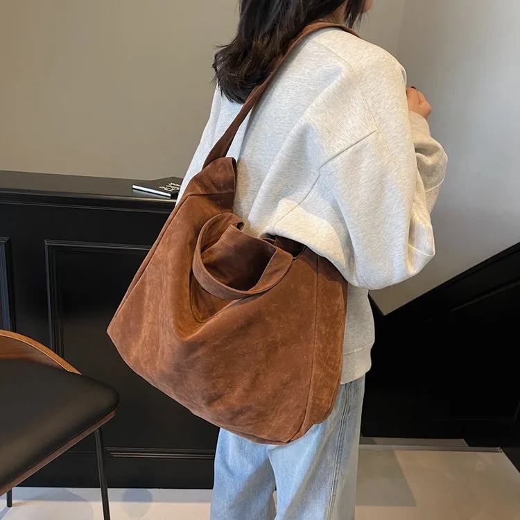 冬季鹿皮绒包包女2025新款大容量通勤手提袋复古单肩斜挎托特大包