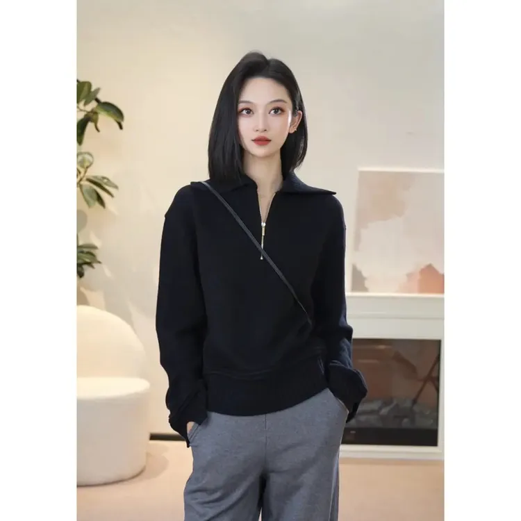 GIRDEAR/哥弟1399674设计感翻领长袖复古软糯极简风套丝光软糯