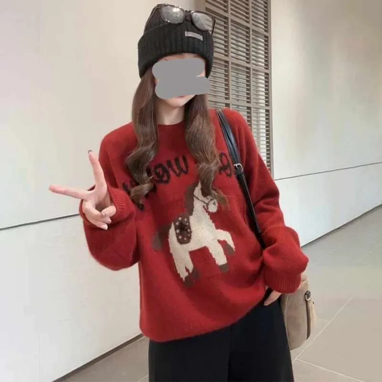 【圣诞乐趣】冬季设计感独特宽松新年氛围感红色字母小马毛衣