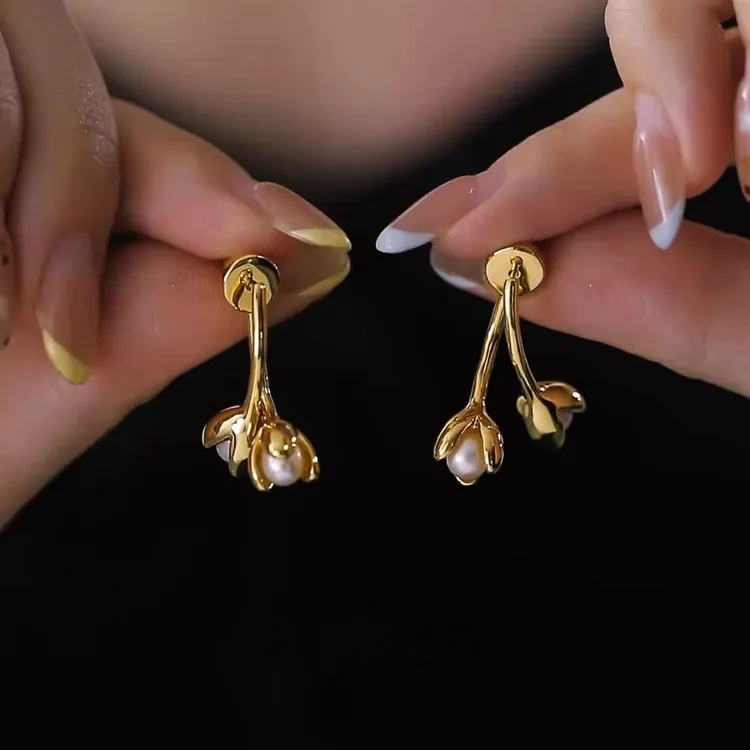 铜合金耳饰 复古金色花苞珠珠耳钉轻奢小众设计高级感后挂式耳饰