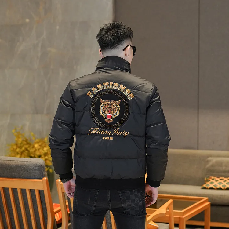 高端欧货老虎头刺绣白鸭绒男士羽绒服2025新款立领加厚保暖外套男