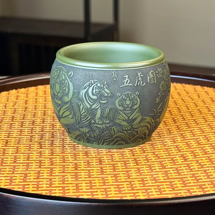  宜兴全手工紫砂 刻绘紫砂杯原矿翡翠绿泥泥料五虎图主人杯品茗杯