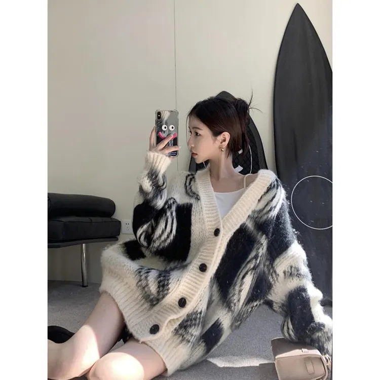法芬图2025秋冬新款慵懒风拼色v领毛衣开衫外套女加厚针织衫上衣