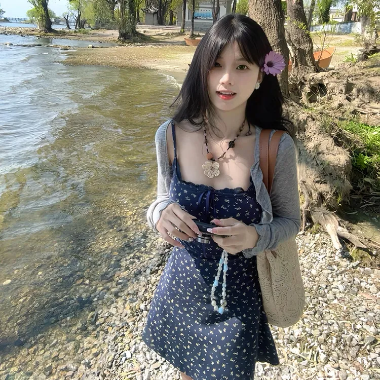 法式碎花吊带连衣裙子女夏季2025年新款小个子春游小碎花连衣裙