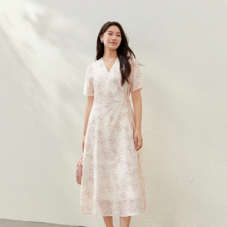 【蝶恋花】纤莉秀大码女装恋夏风蕾丝花边V领短袖连衣裙QK2437