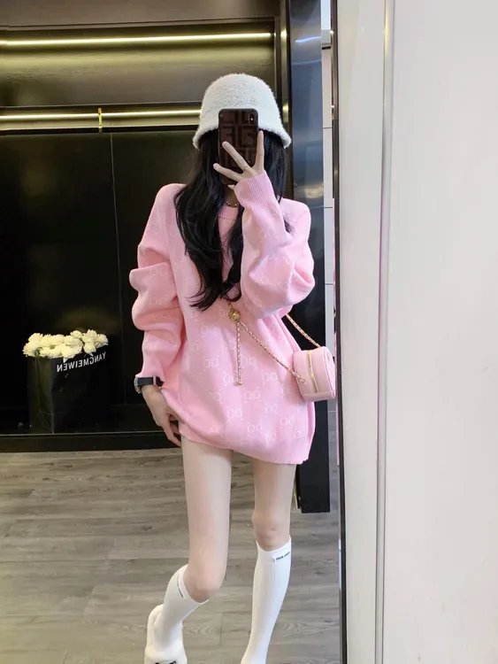 毛衣女款爆款2025新款洋气秋冬设计感长袖针织粉色毛衣宽松圆领