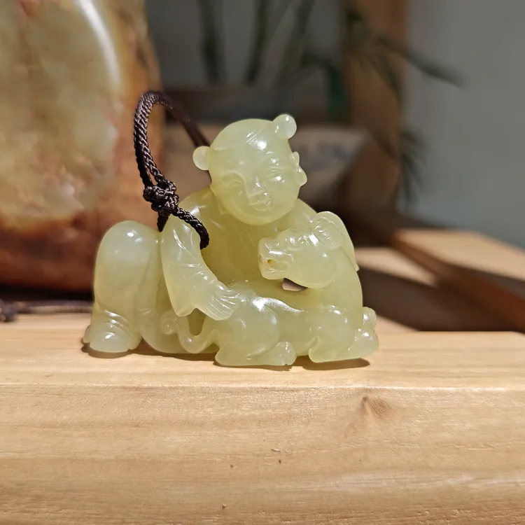 色若蒸梨高度玉化新疆和田玉黄玉老料古朴风格童子戏貔貅把玩件