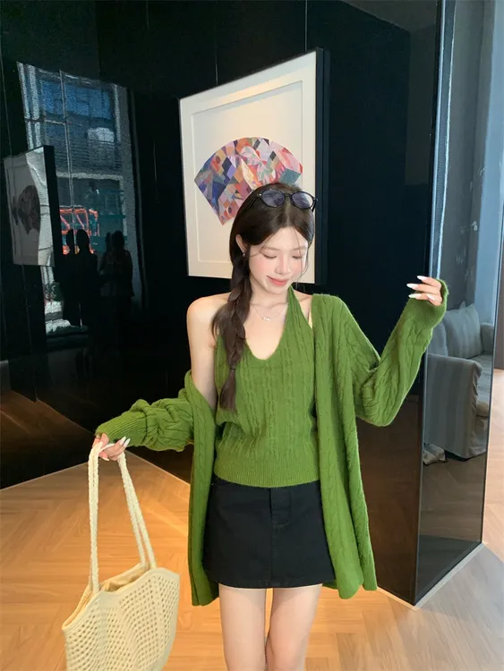 慵懒宽松毛衣开衫外套女秋季穿搭套装绿色针织挂脖背心上衣两件套