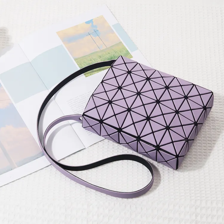 2025新款时尚日本限定三家小众设计几何菱格小方盒单肩斜跨女包