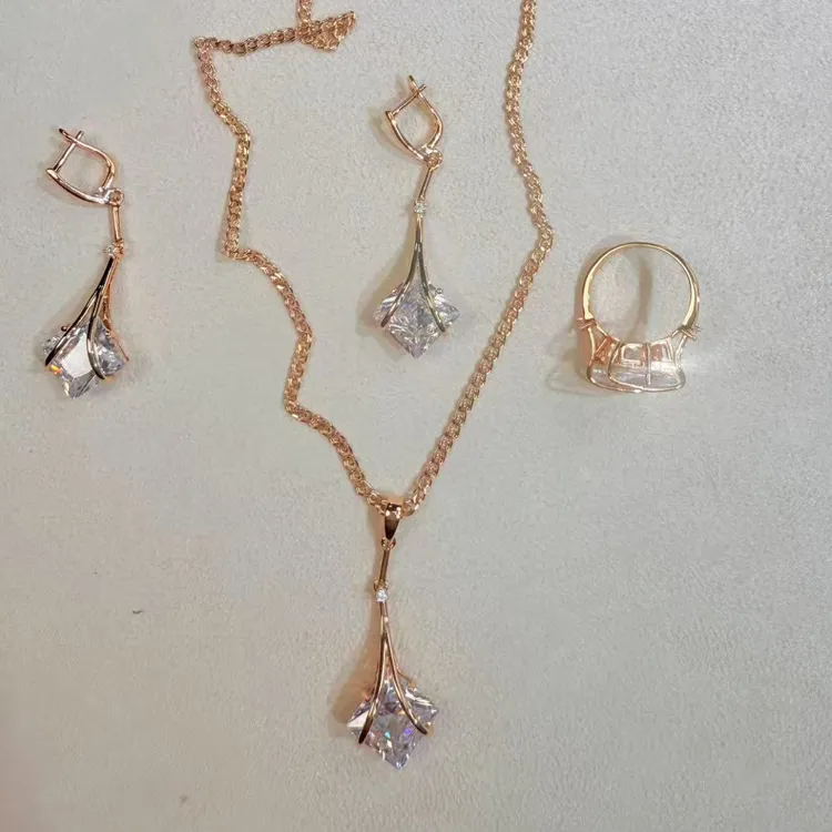 纯铜仿水晶项链 新款时尚روسىيە 585 ئاق ياقۇت بىر يۈرۈش