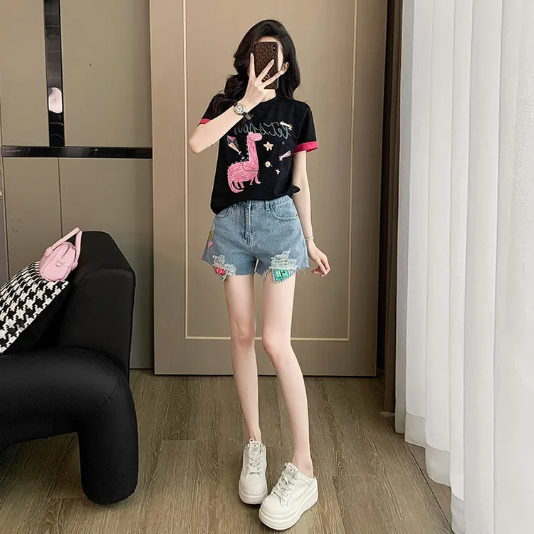 网红薄款时尚套装黑色卡通短袖t恤女2025新款夏季牛仔短裤子上衣