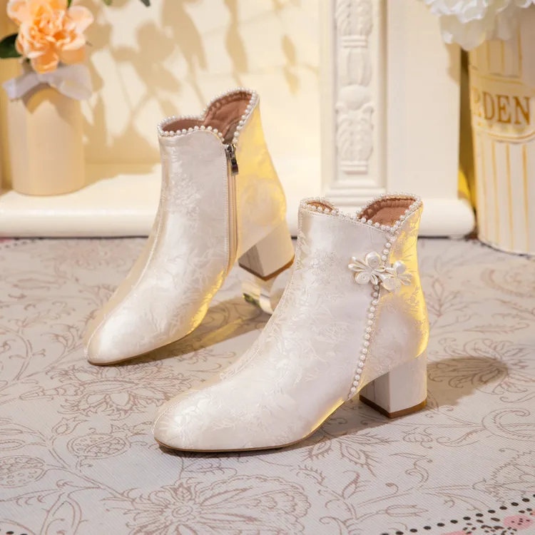 舞绣缘新中式珍珠装饰短靴女民族风加绒棉靴新款高跟百搭时装靴子