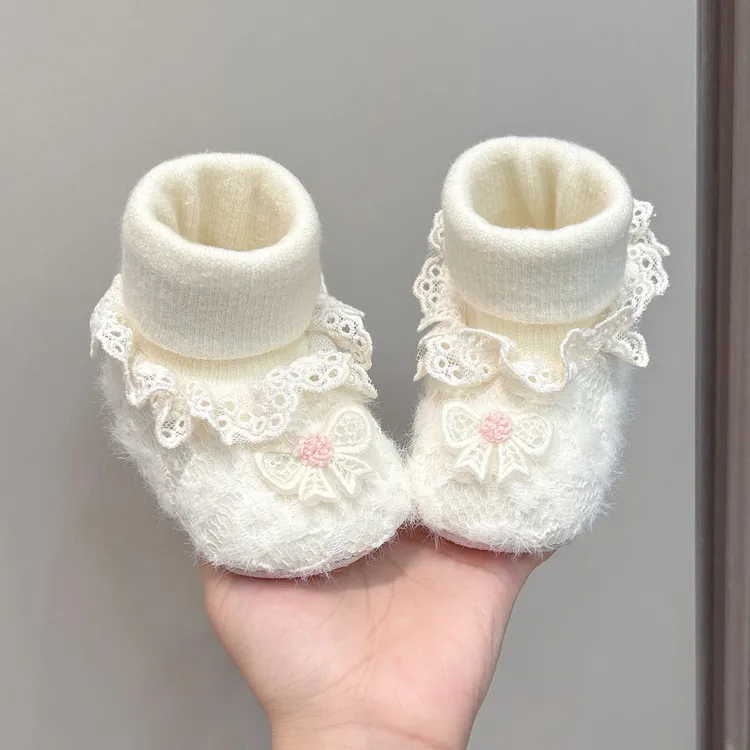 春秋冬季婴儿鞋袜0-6个月软底女宝宝鞋子防掉新生儿不掉鞋公主鞋