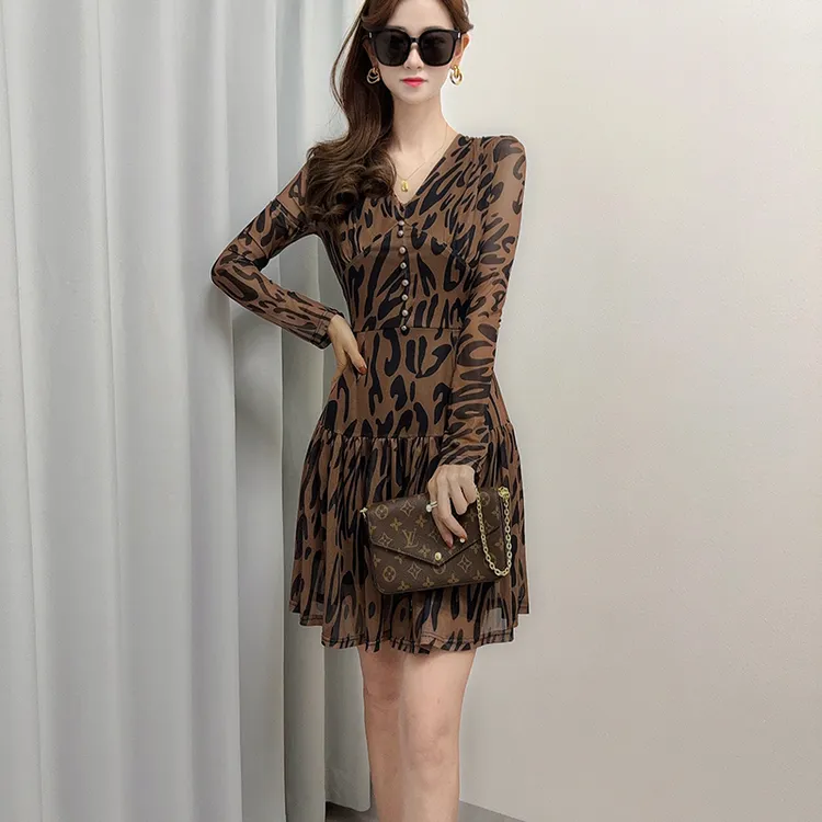 秋冬装新款豹纹连衣裙小性感V领收腰荷叶边长袖裙子大摆裙
