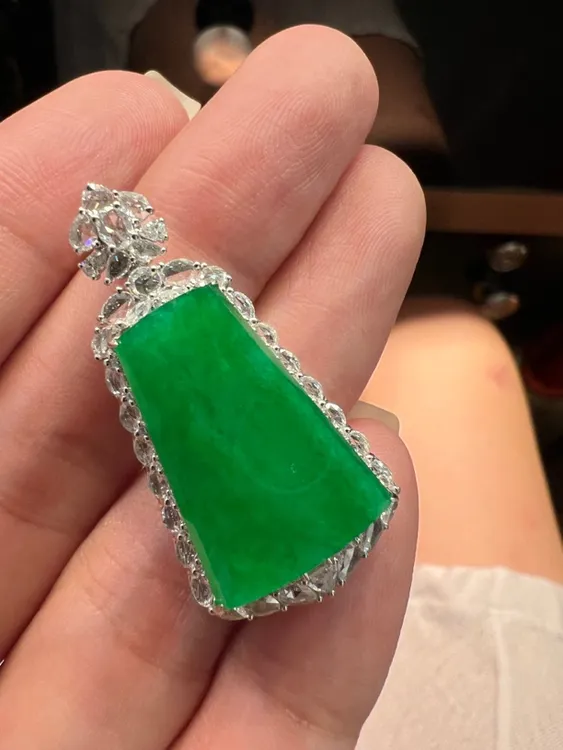 镶嵌无事牌气质优雅