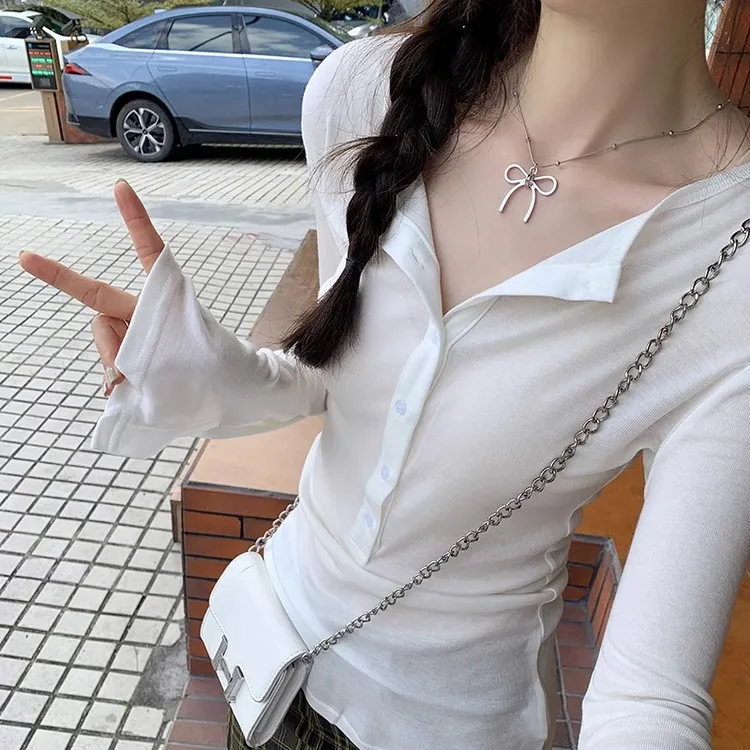 白色上衣半开V领纽扣薄款防晒罩衫女春夏新款纯欲修身喇叭长袖T恤