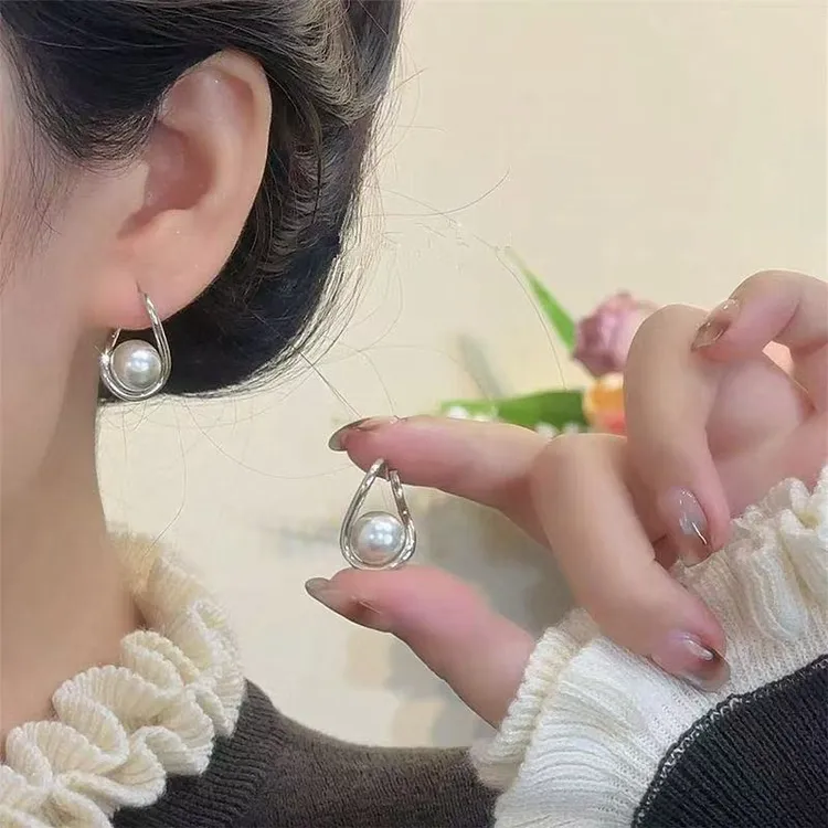 铜合金耳饰 几何扭曲设计镂空珍珠水滴耳扣小众独特设计简约