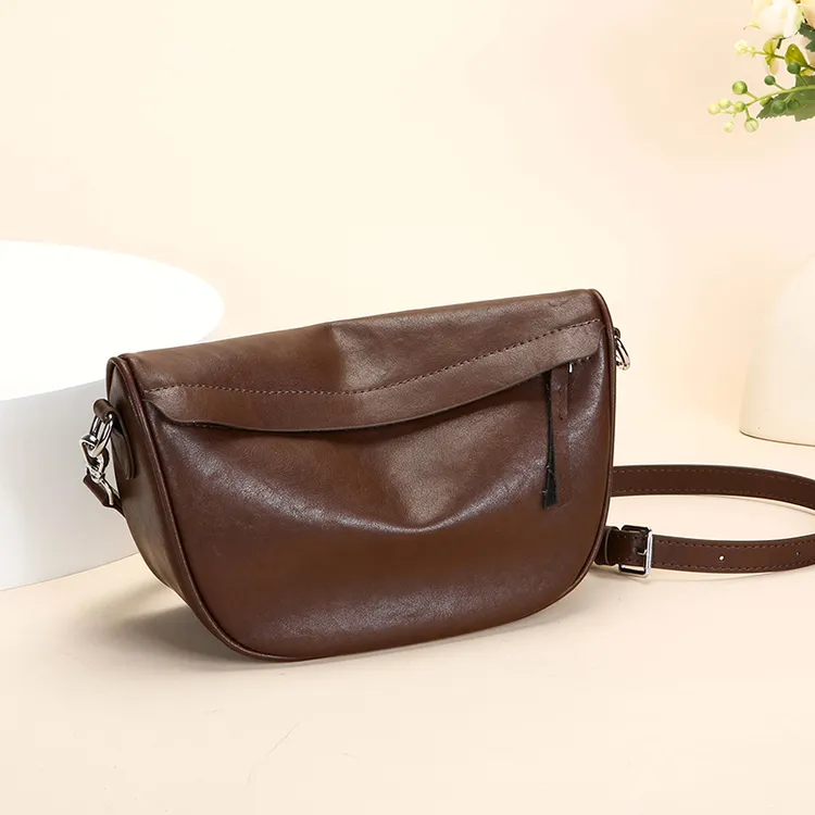 植鞣牛皮休闲月牙包软复古真皮小包简约百搭单肩斜挎饺子包女包